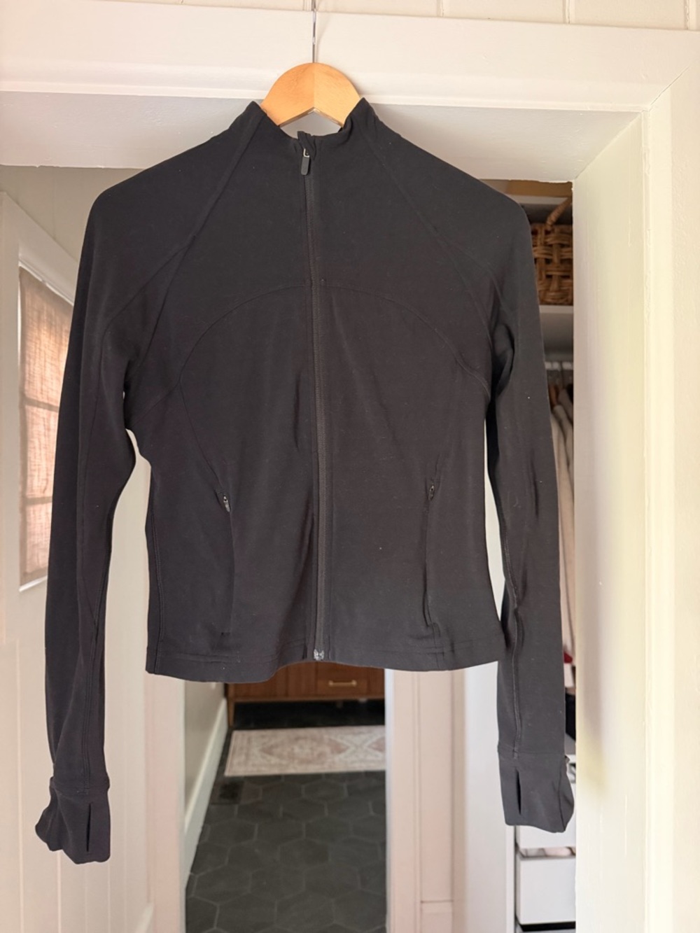 Lululemon Black cropped Nulu define -Zip Women's Jacket